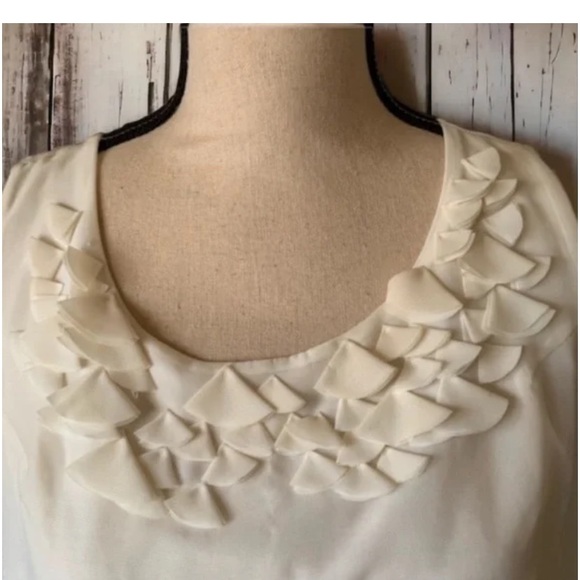Elle Sleeveless Cream Top - Picture 4 of 8